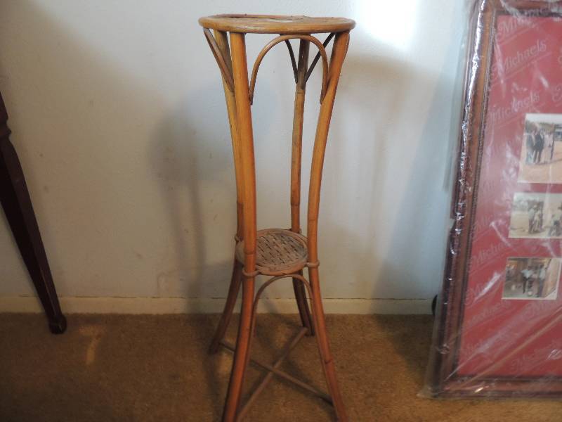 lot 654 image: Wicker corner stand
