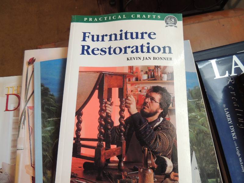 lot 662 image: Furniture dcor books