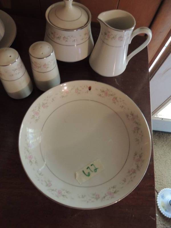 lot 672 image: Porcelain China Maria made in Japan  Dish set pink roses S&P shakers, creamer & sugar, 8 inch bowls