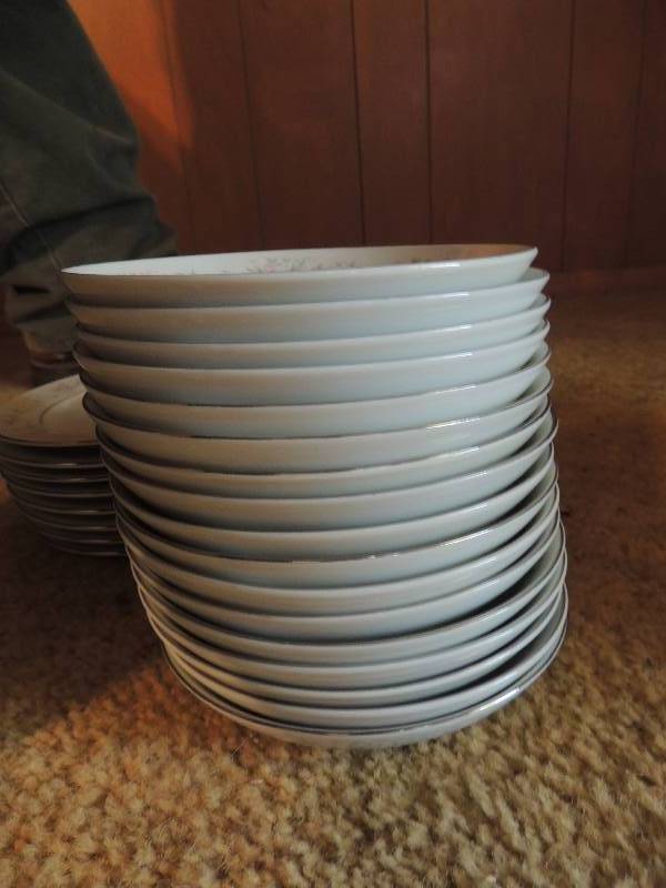 lot 676 image: 10 dessert plates and 17 berry bowls
