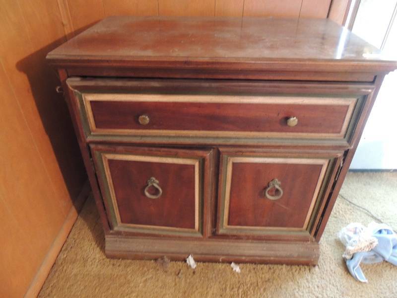 lot 677 image: Cabinet