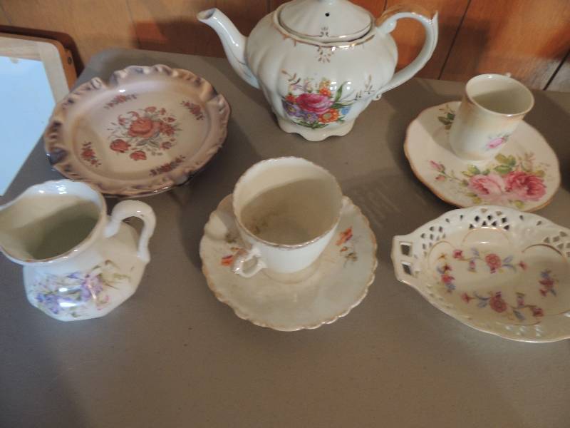 lot 682 image: Bower ashtray, teapot, cap and saucer , creamer