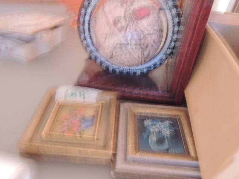lot 689 image: Two  2 x 2 picture and globe bookends