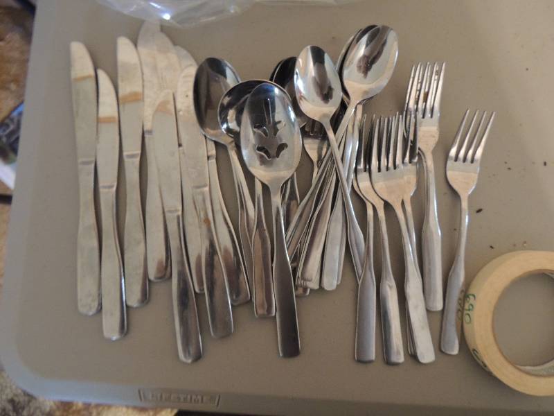 lot 696 image: Heritage silverware  6 place settings