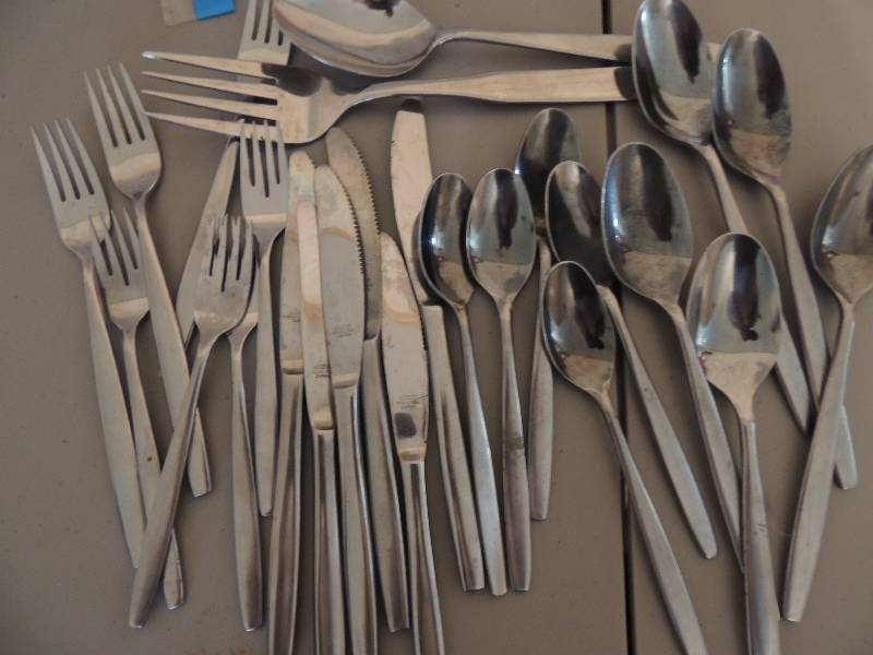 lot 697 image: Stainless silver ware (japan)5 place settings plus
