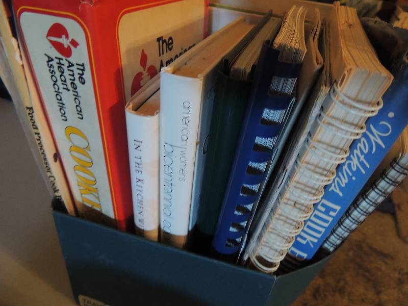 lot 706 image: Box of misc. books