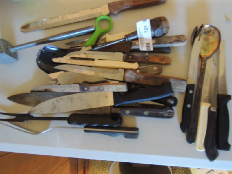 lot 721 image: Lot of knives