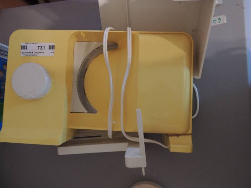 lot 731 image: G.E. food slicer