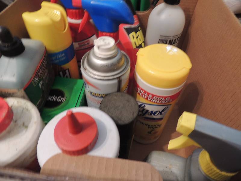 lot 744 image: Box of bug sprays and powders