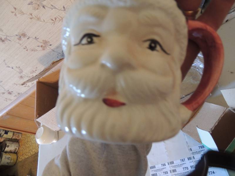 lot 761 image: Santa mug