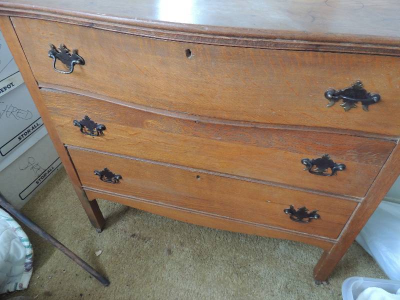 lot 763 image: 3 drawer dresser