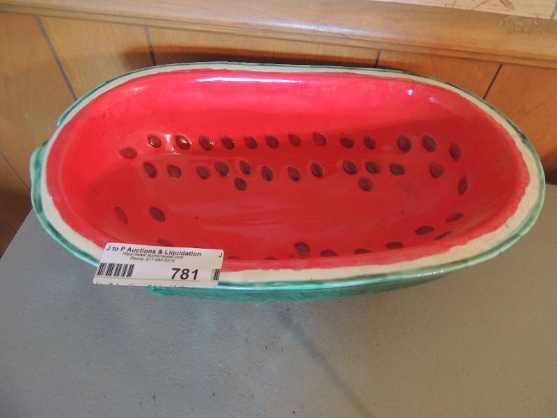 lot 781 image: Watermelon serving bowl