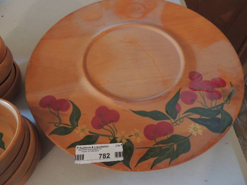 lot 782 image: Wooden pedestal-cherries and 8 bowls (grand wooden wear)