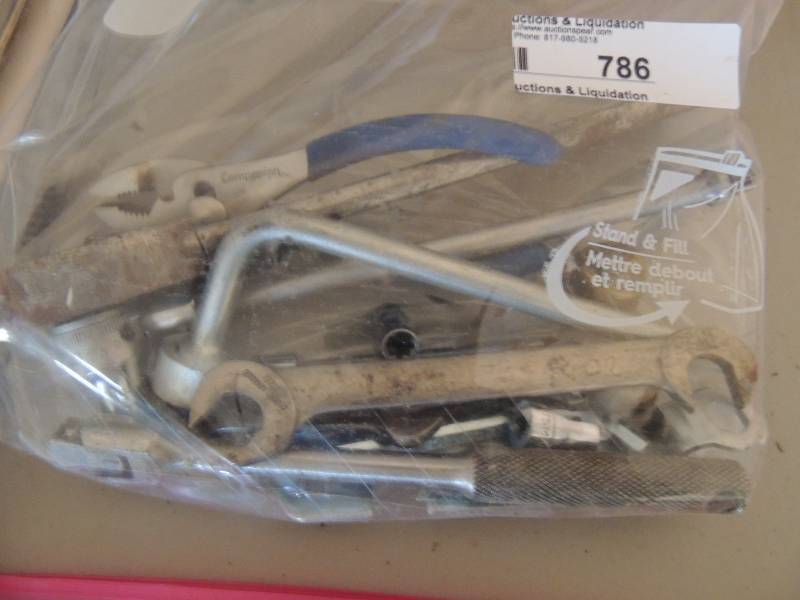 lot 786 image: Bag of misc. sockets