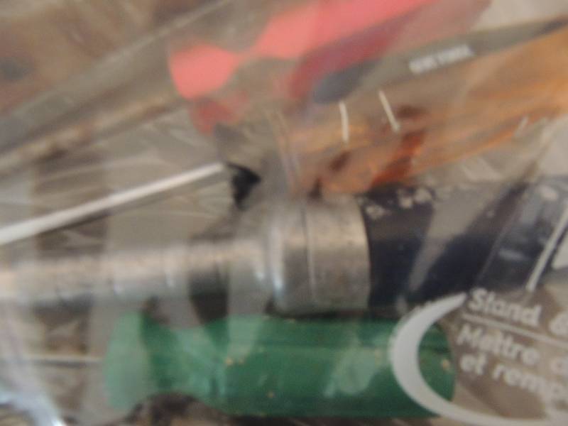 lot 787 image: Bag of misc. screwdrivers