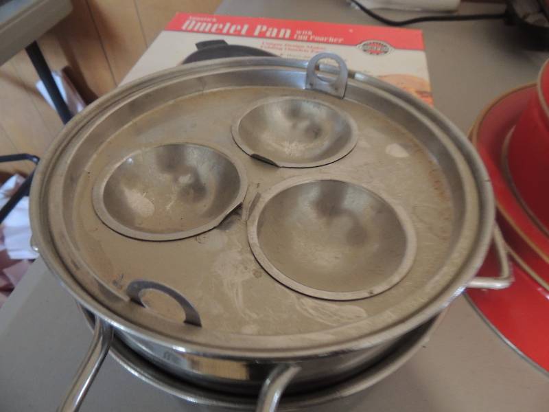 lot 795 image: Poacher, Omelet pan in box