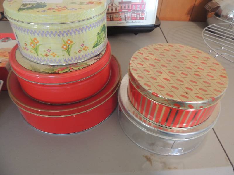 lot 798 image: Tin canister x 5