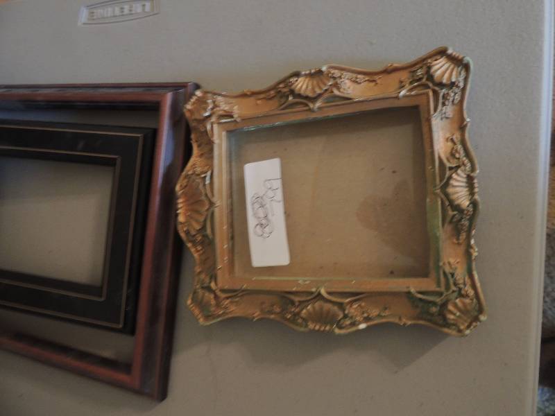 lot 799 image: Picture frames 11 x 14, 3 x 7, 8 x 7, 8 x 11, 10 x 12 ( 6 of these)  backs