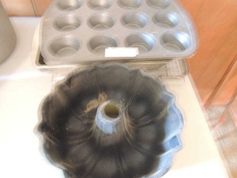 lot 801 image: Bundt pan, muffin pan, cooling racks and cookie sheets