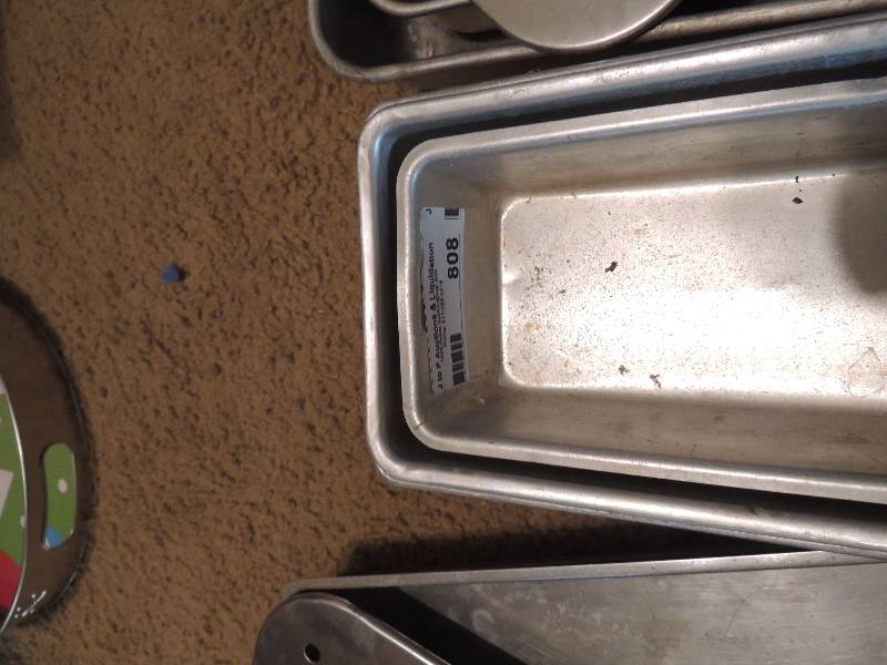 lot 808 image: 5 loaf pans ( that�s a lot of loafs)