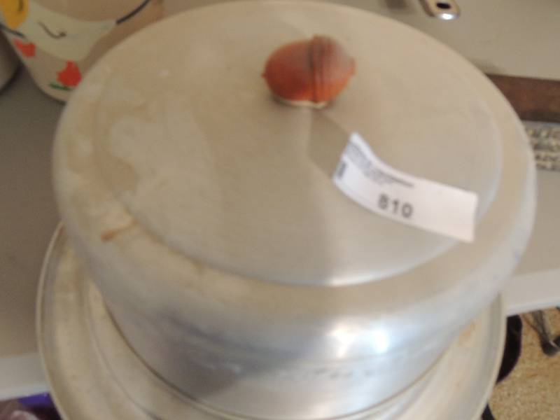 lot 810 image: Vintage covered cake