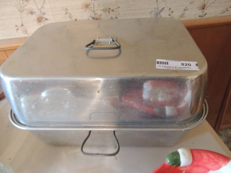 lot 820 image: Ware ever aluminum roaster