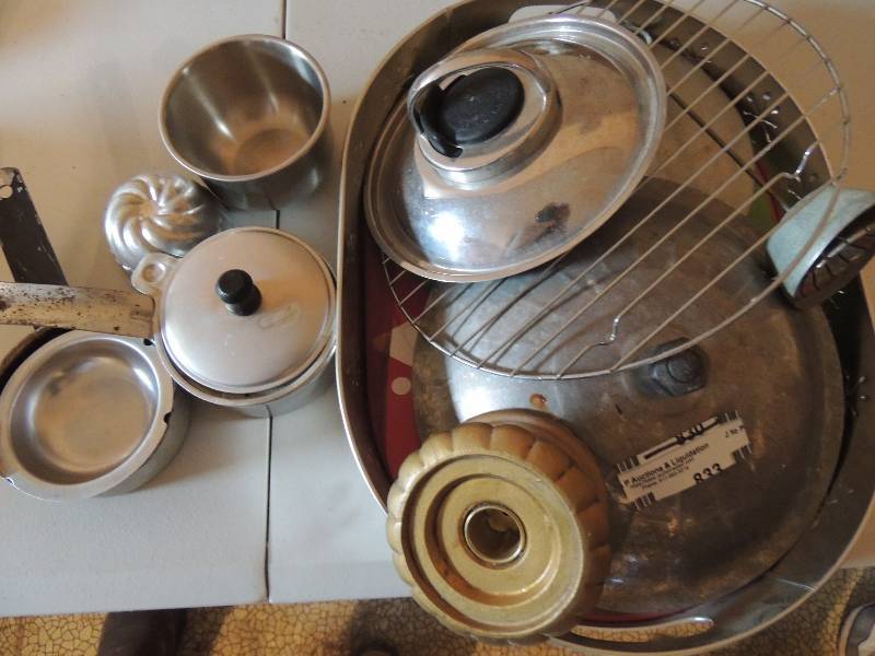 lot 833 image: Christmas tray, misc. lids, rack and single egg poacher