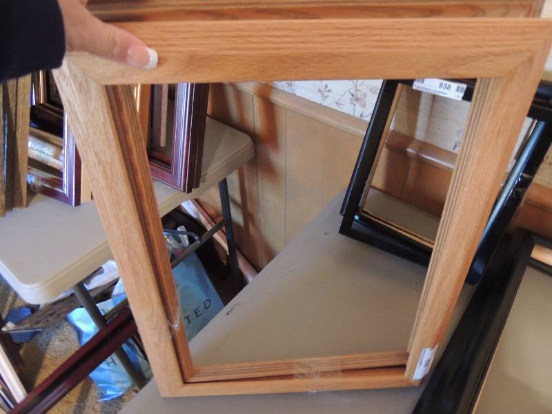 lot 939 image: 2 Light brown picture frames