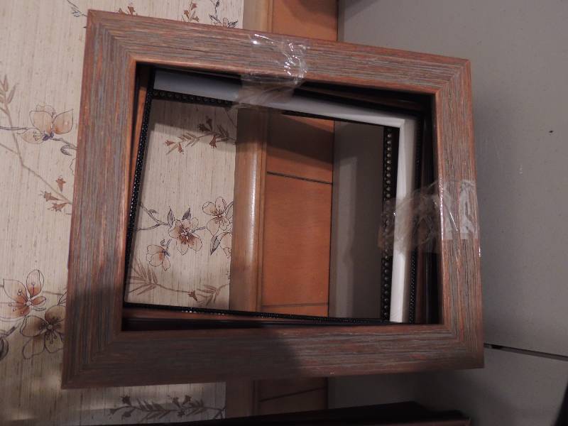 lot 945 image: 5 8 x 10 assorted color frames