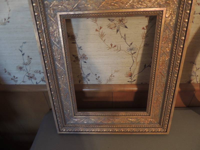 lot 577 image: 11 x 16 bronze frame