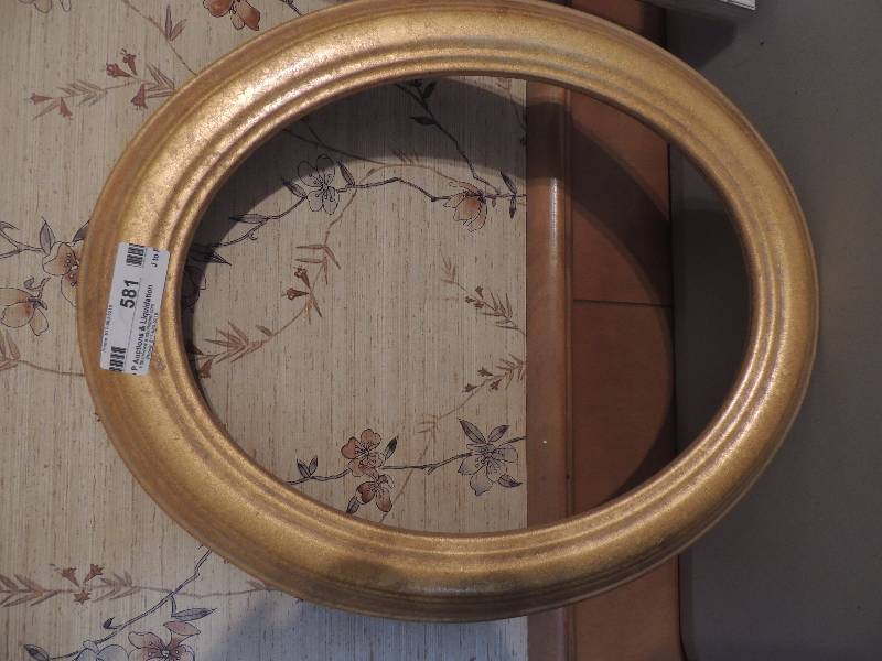 lot 581 image: 1 yellow 11 x 14 oval wall frame