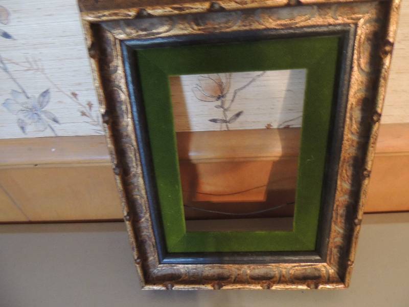 lot 594 image: 5 x 7 gold and green velvet frame