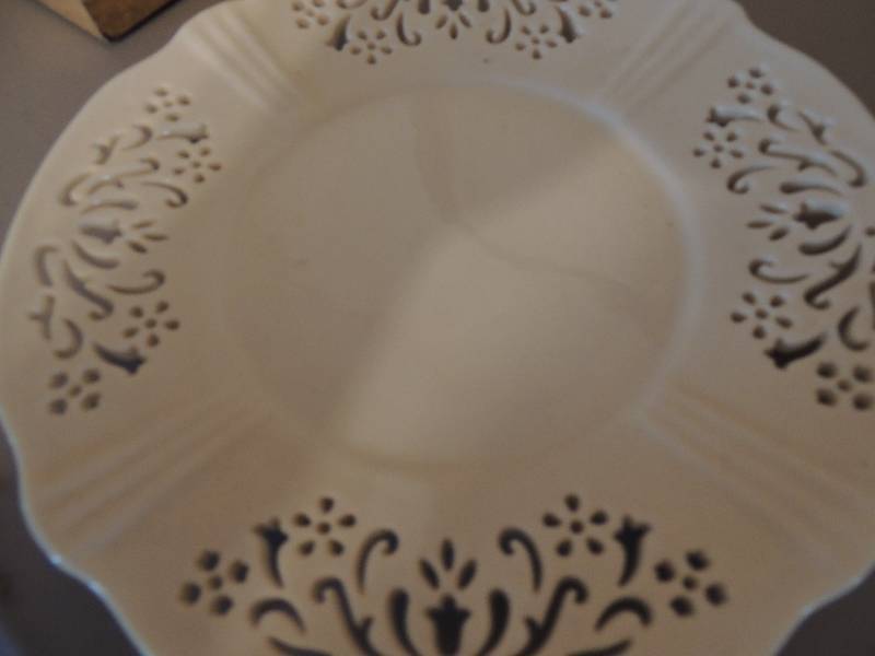 lot 451 image: Porcelain Yankee candle holder with plate and small glass flower pot