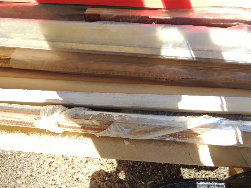 lot 464 image: Bundle of matching trim in tube