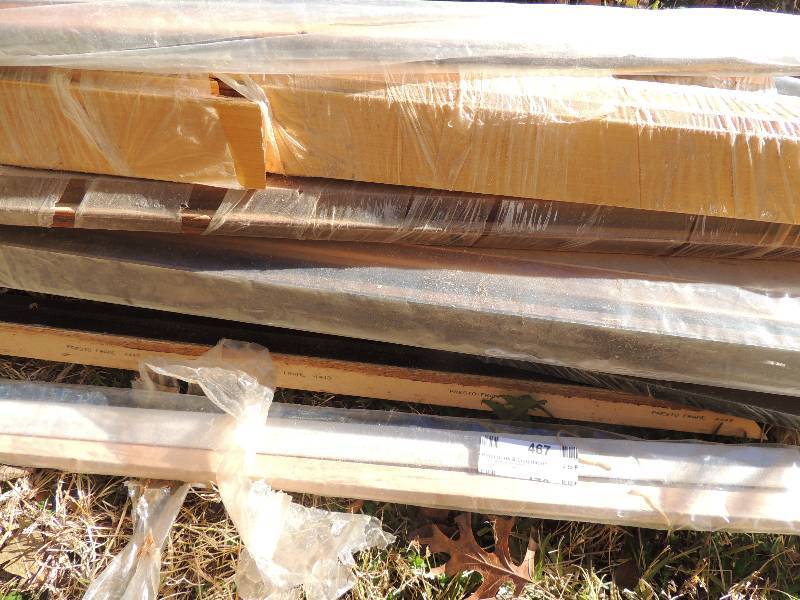 lot 467 image: Framing assortment- canvas, trim, framing