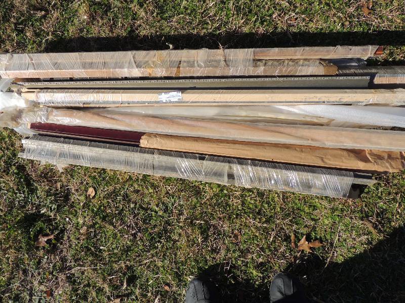 lot 470 image: Bundle of framing and trim