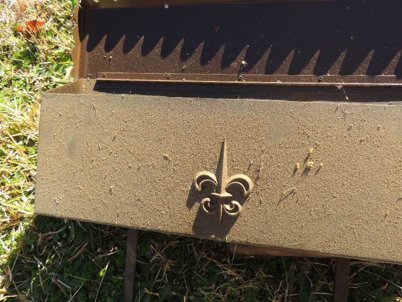 lot 481 image: Roll of black  screening, mail box, wall hanging squeegee