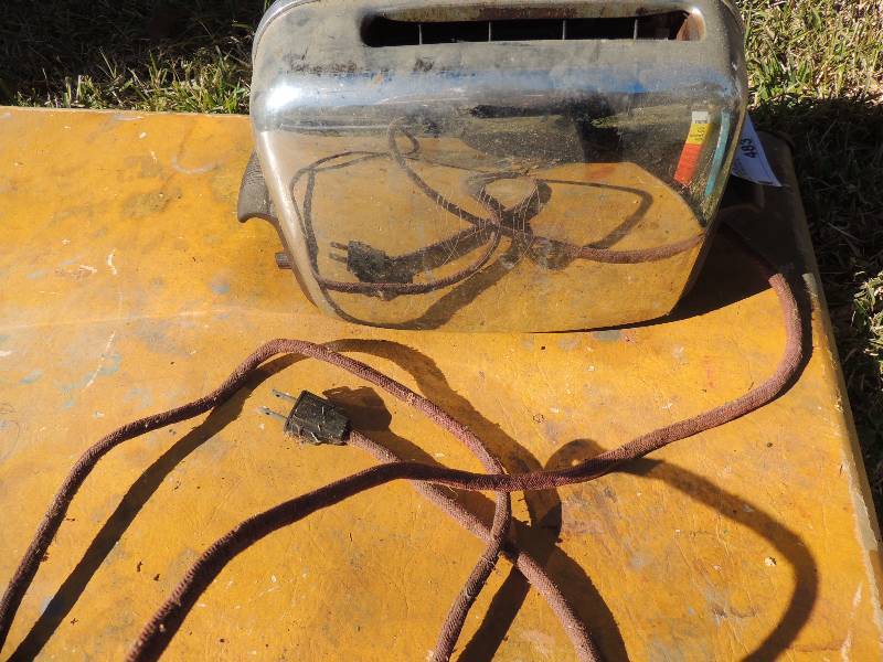 lot 483 image: Vintage toaster ( untested()
