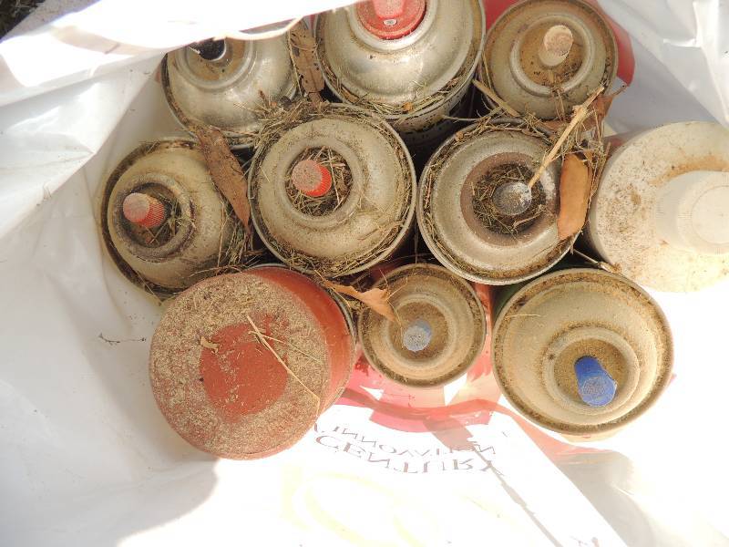 lot 486 image: Bag of opened spray paint