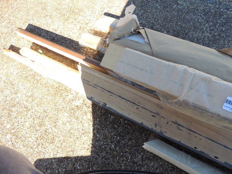 lot 490 image: FRAMING MATERIALS -Assorted framing and trim