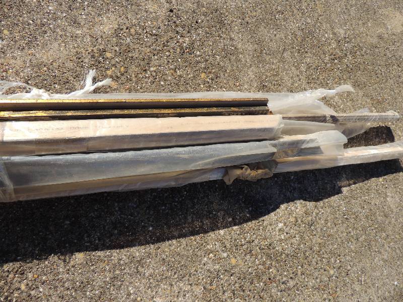 lot 491 image: FRAMING MATERIALS - Bundle of wood trimming