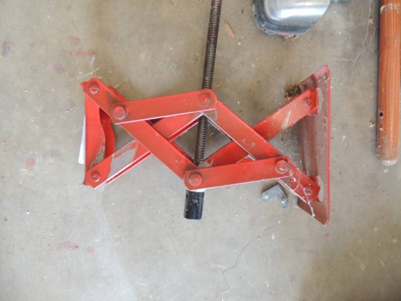 lot 1024 image: Jack stand 1