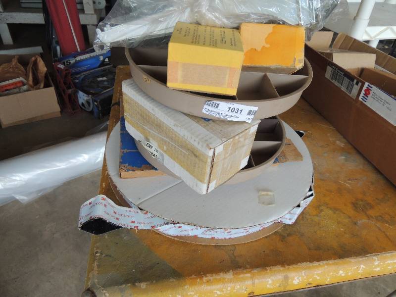 lot 1031 image: Spinning tool table, shelving brackets Scratchmatic fastening loop, Velcro seal plate cleaner x 2