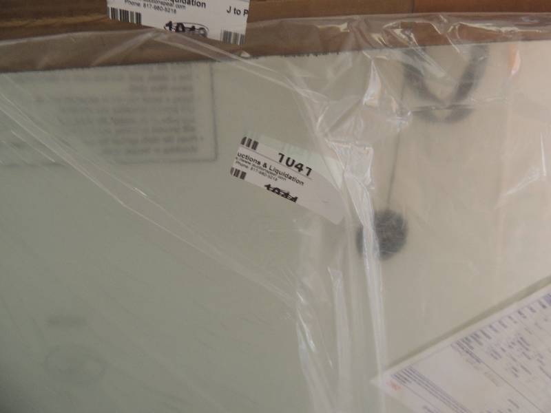 lot 1041 image: Large mirror
