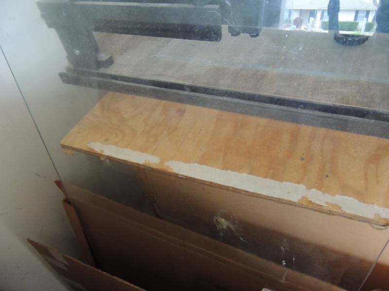 lot 1040 image: Table top glass x 3