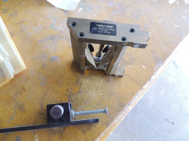 lot 331 image: CH60 meas stops for mats Plastic G groove