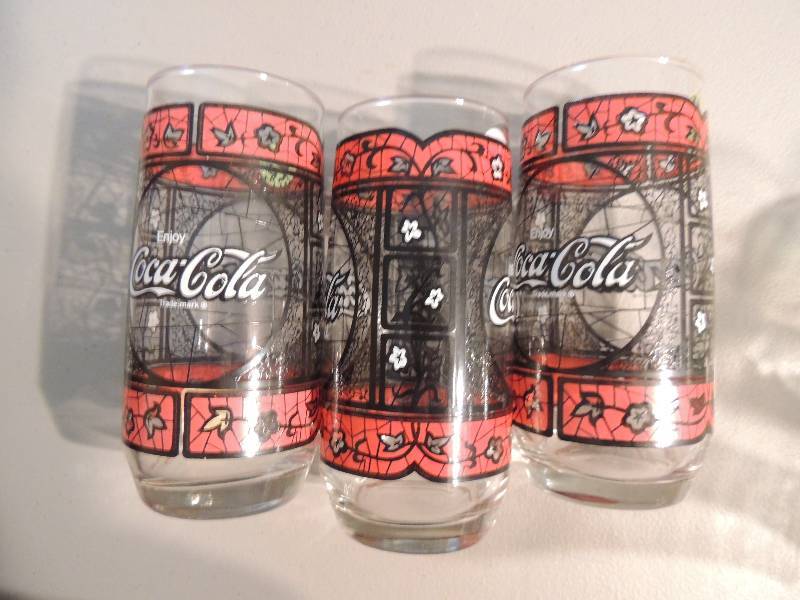 lot 1048 image: 3 collectable Coca-Cola glasses