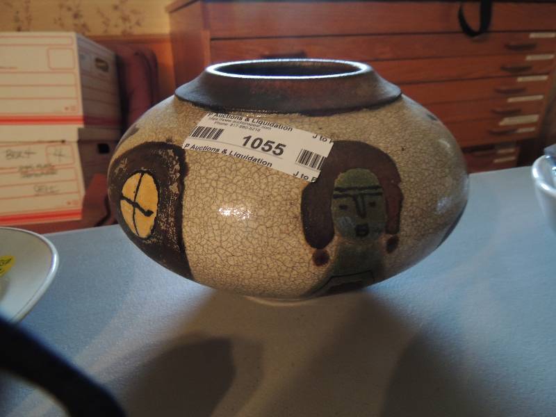 lot 1055 image: Mexican pottery pot and peach vase