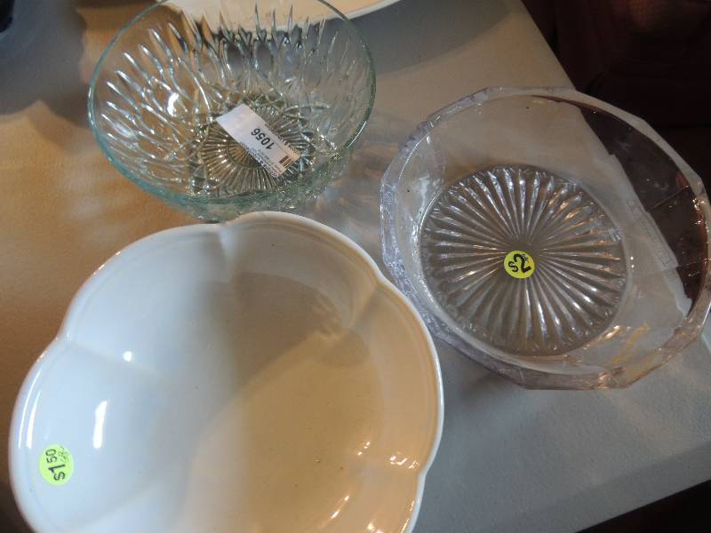 lot 1056 image: 3 candy dishes