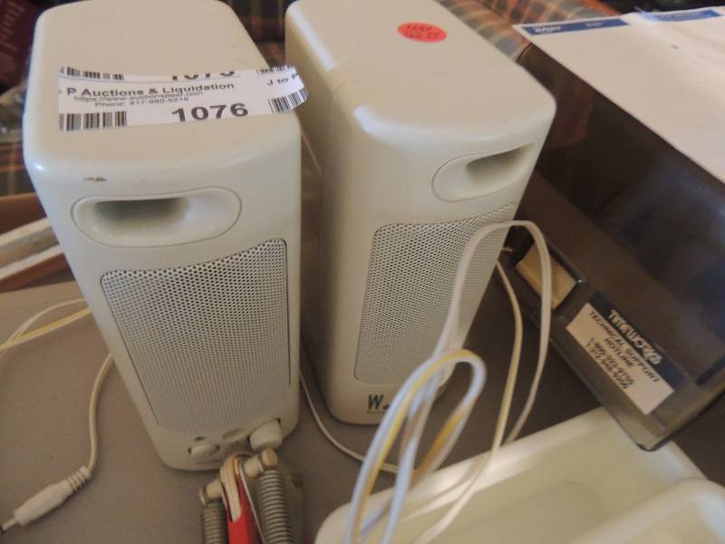 lot 1076 image: Wave power speaker x 2
